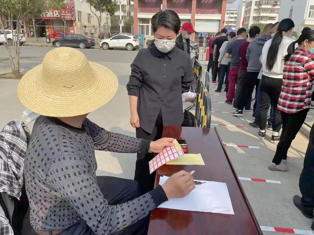 安庆市妇联积极发动配合完成重点人群核酸检测工作 图1