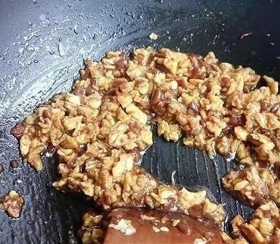 【潜山特色美食】春天素食美味-官庄豆皮卷菠菜蘸酱吃 图6