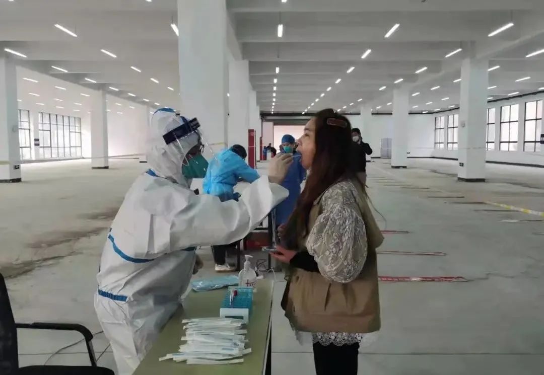 安庆市妇联积极发动配合完成重点人群核酸检测工作 图8
