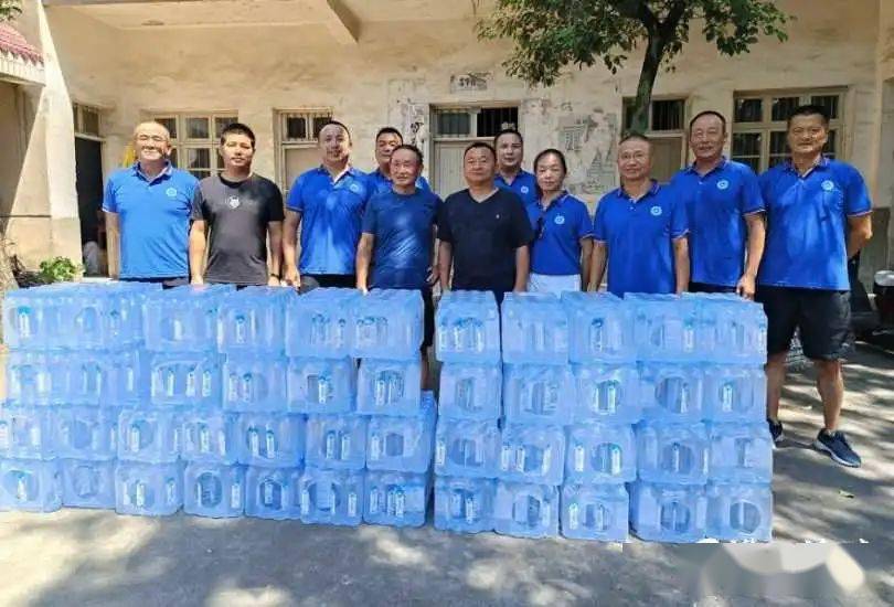 潜山市应急管理局慰问水上救援队 图1
