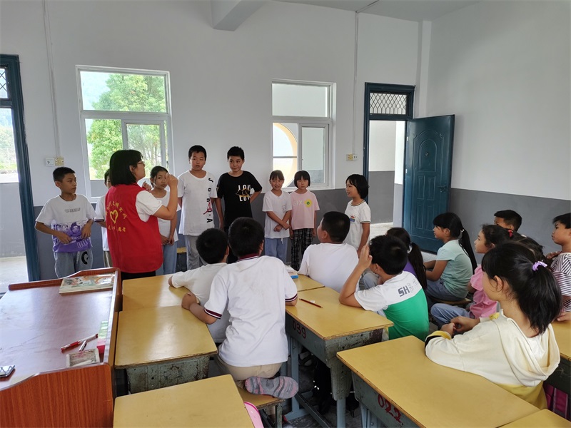 龙潭乡：社工服务进校园_公益课堂暖人心 图2
