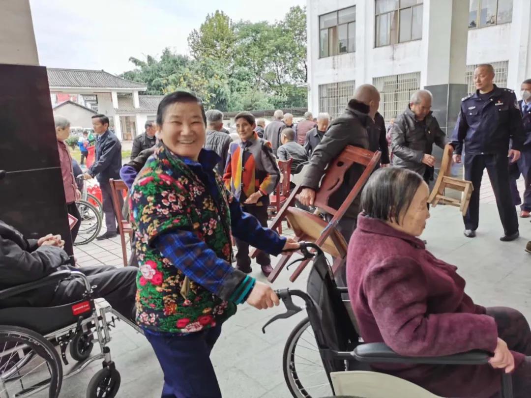 爱在重阳节情暖老人心 图7