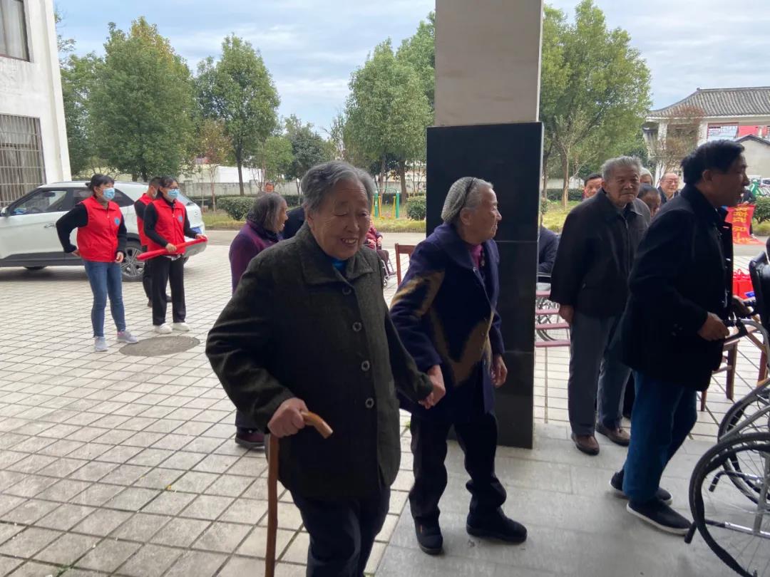 爱在重阳节情暖老人心 图6
