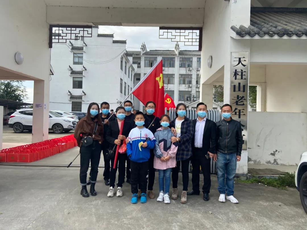 爱在重阳节情暖老人心 图2