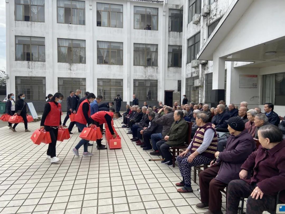 爱在重阳节情暖老人心 图8
