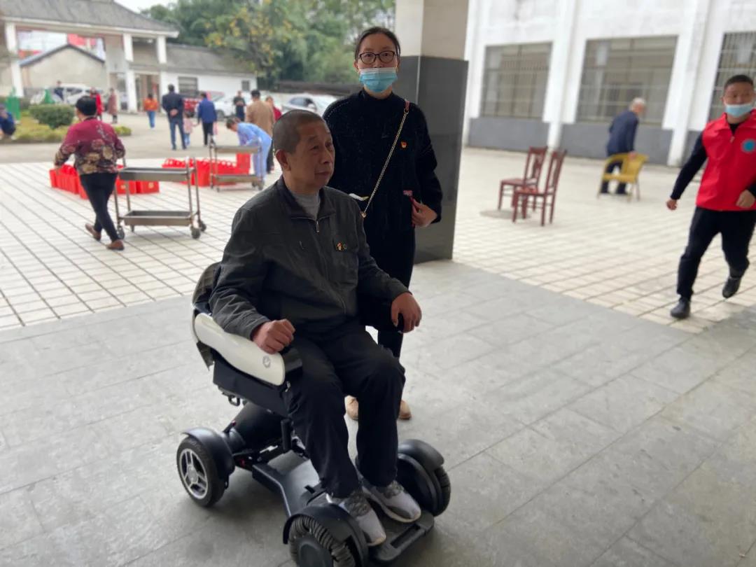 爱在重阳节情暖老人心 图9