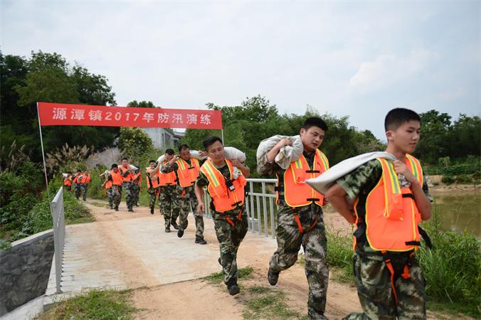 源潭镇举行防汛应急演练 图1