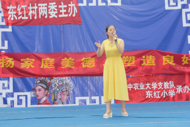 源潭镇东红村举办文艺演出 图2